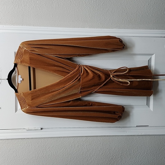 Gianni Bini Gold Velvet Long-sleeve Wrap Dress, Size S - Picture 2 of 6